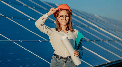 Jeune ingénieur dans le secteur photovoltaïque
