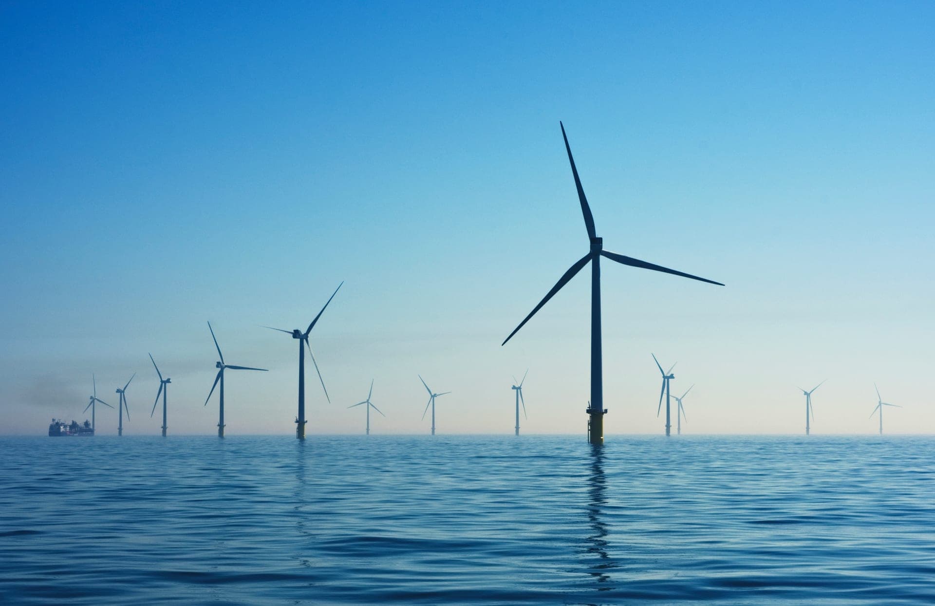 Travailler dans l'éolien : guide complet des métiers et où trouver un emploi